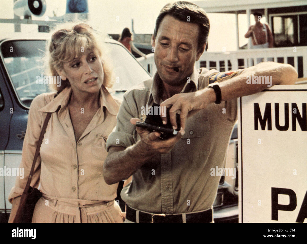 JAWS 2 LORRAINE GARY, ROY SCHEIDER as Police Chief Brody Stock Photo