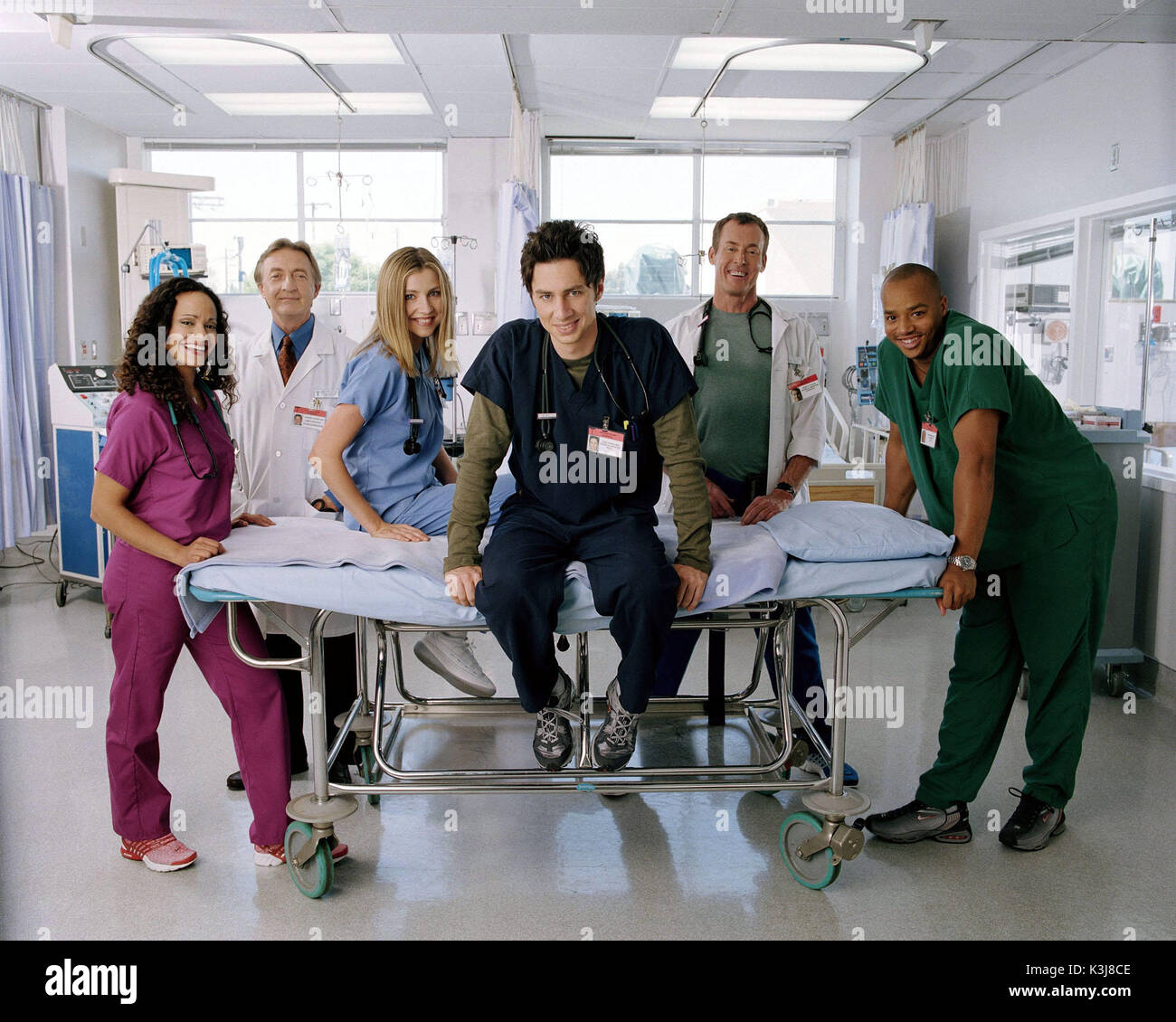 SCRUBS [US TV SERIES 2001 -  ]  Series#1  [L-R] JUDY REYES as Nurse Carla Espinosa,  KEN JENKINS as Dr.Bob Kelso,  SARAH CHALKE as Dr. Elliot Reid,  ZACH BRAFF as Dr. J.D. Dorian,  JOHN C. MCGINLEY as Dr. Perry Cox,  DONALD FAISON as Dr. Chris Turk         SCRUBS [US TV SERIES 2001 -  ]  Series#1  [L-R] JUDY REYES as Nurse Carla Espinosa,  KEN JENKINS as Dr.Bob Kelso,  SARAH CHALKE as Dr. Elliot Reid,  ZACH BRAFF as Dr. John 'J.D.' Dorian,  JOHN C. MCGINLEY as Dr. Perry Cox,  DONALD FAISON as Dr. Chris Turk Stock Photo