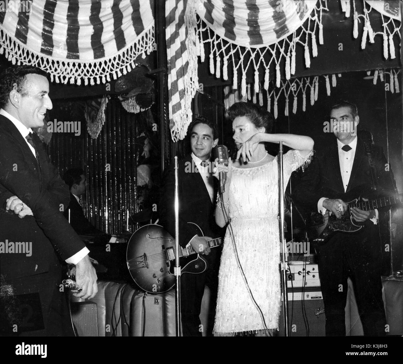 JUDY GARLAND American Actress and Singer with singer TONY BENNETT Stock Photo