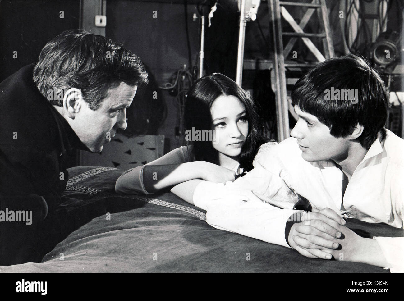ROMEO AND JULIET Director FRANCO ZEFFIRELLI, OLIVIA HUSSEY as Juliet, LEONARD WHITING as Romeo     Date: 1968 Stock Photo