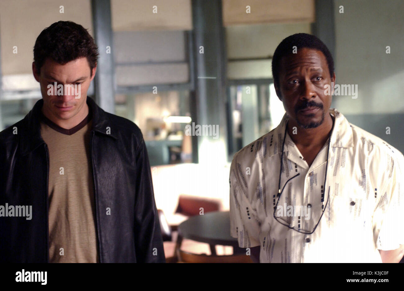 THE WIRE [US TV SERIES 2002 - ] Series#2, Episode#9/Stray Rounds DOMINIC  WEST as Det. James 'Jimmy' McNulty, CLARKE PETERS as Det. Lester Freamon  THE WIRE Stock Photo - Alamy