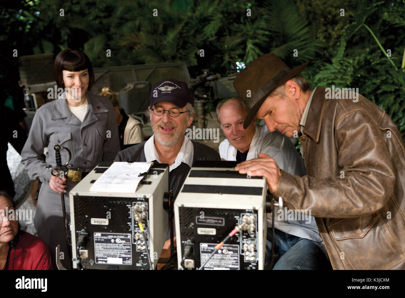 INDIANA JONES AND THE KINGDOM OF THE CRYSTAL SKULL CATE BLANCHETT, Director STEVEN SPIELBERG, Producer FRANK MARSHALL, HARRISON FORD INDIANA JONES AND THE KINGDOM OF THE CRYSTAL SKULL     Date: 2008 Stock Photo