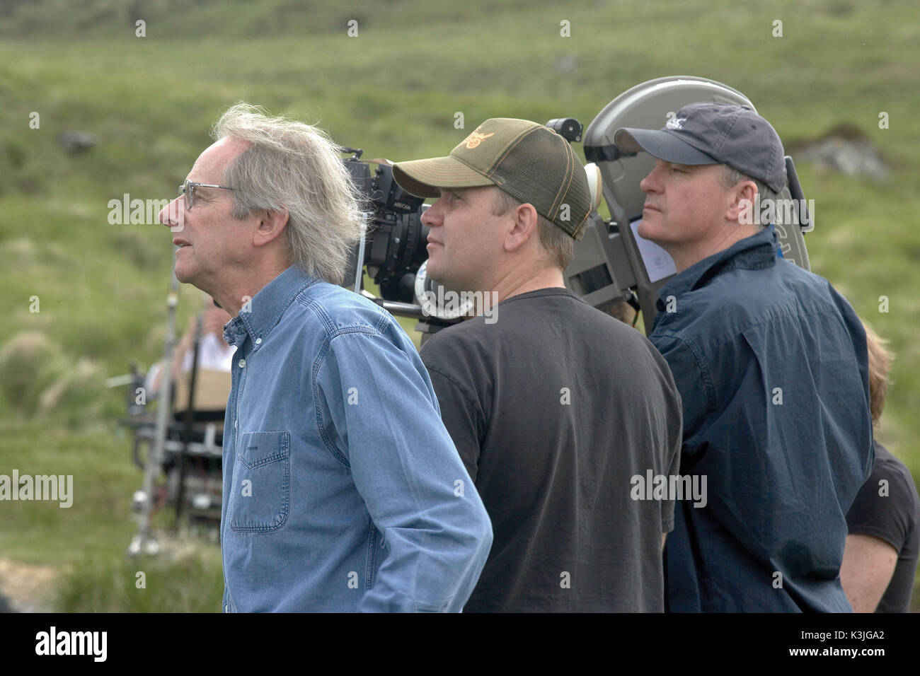 THE WIND THAT SHAKES THE BARLEY Director KEN LOACH, Focus Puller CARL HUDSON, Cinematographer BARRY ACKROYD THE WIND THAT SHAKES THE BARLEY      Date: 2006 Stock Photo