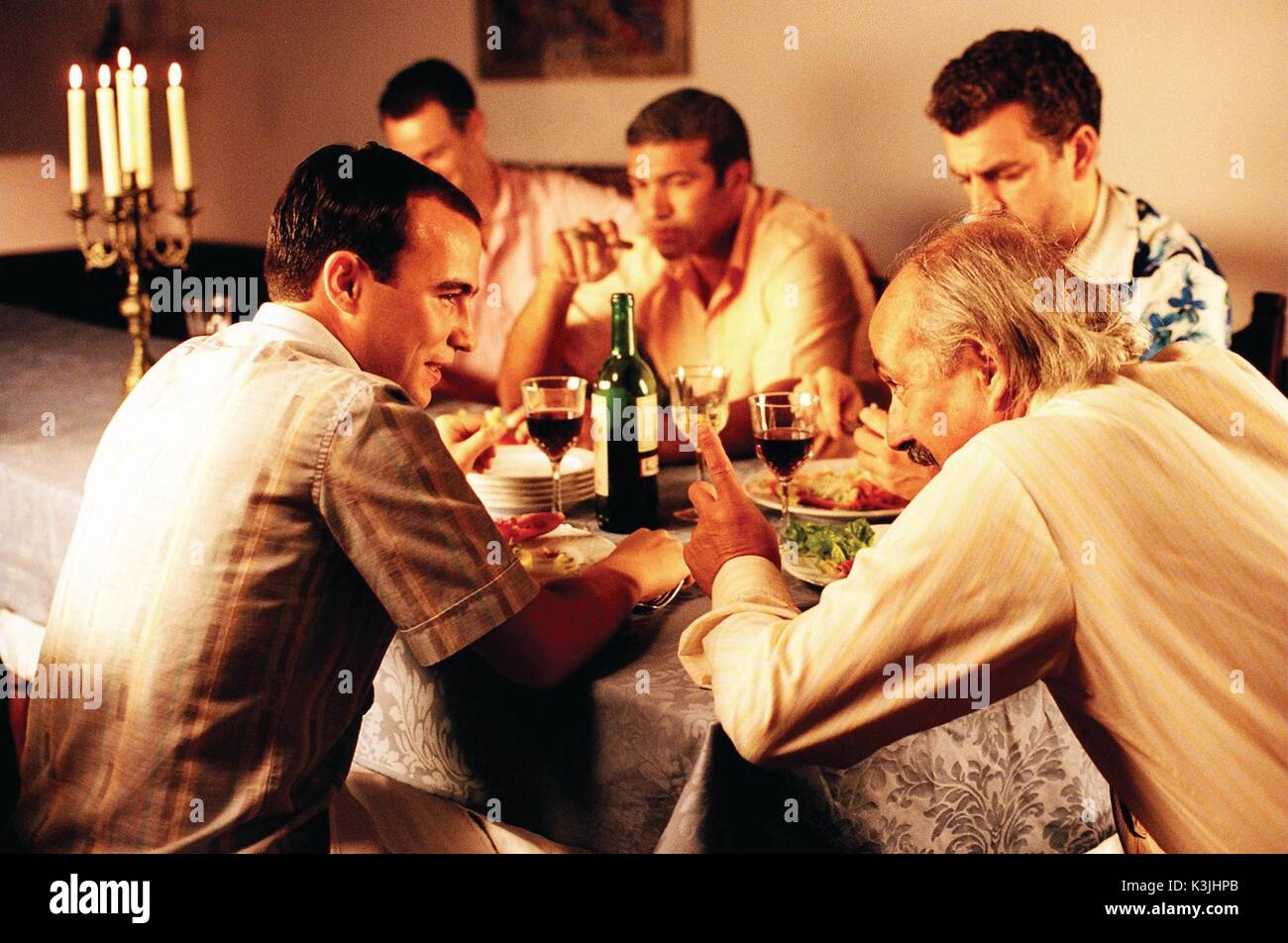 THE BUSINESS Roland Manookian as Sonny, Arturo Venegas as The Mayor, Danny Dyer as Sammy, Tamer Hassan as Charlie.     Date: 2005 Stock Photo