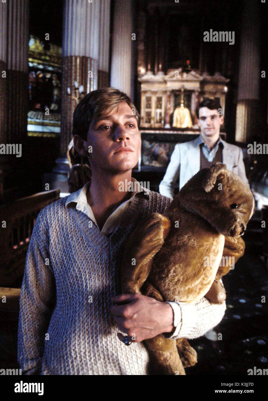 BRIDESHEAD REVISITED ANTHONY ANDREWS as Sebastian Flyte, JEREMY IRONS as Charles Ryder BRIDESHEAD REVISITED Stock Photo