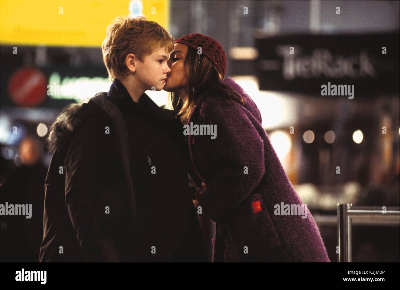 LOVE ACTUALLY THOMAS SANGSTER, OLIVIA OLSON LOVE ACTUALLY Date 2003