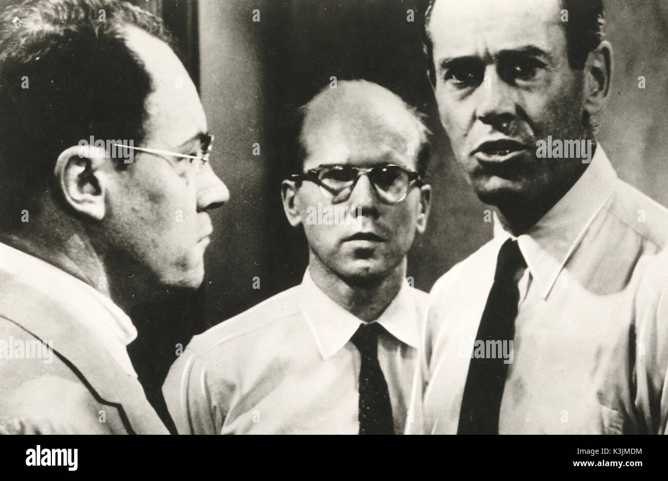 12 ANGRY MEN EG MARSHALL, JOHN FIEDLER, HENRY FONDA     Date: 1957 Stock Photo