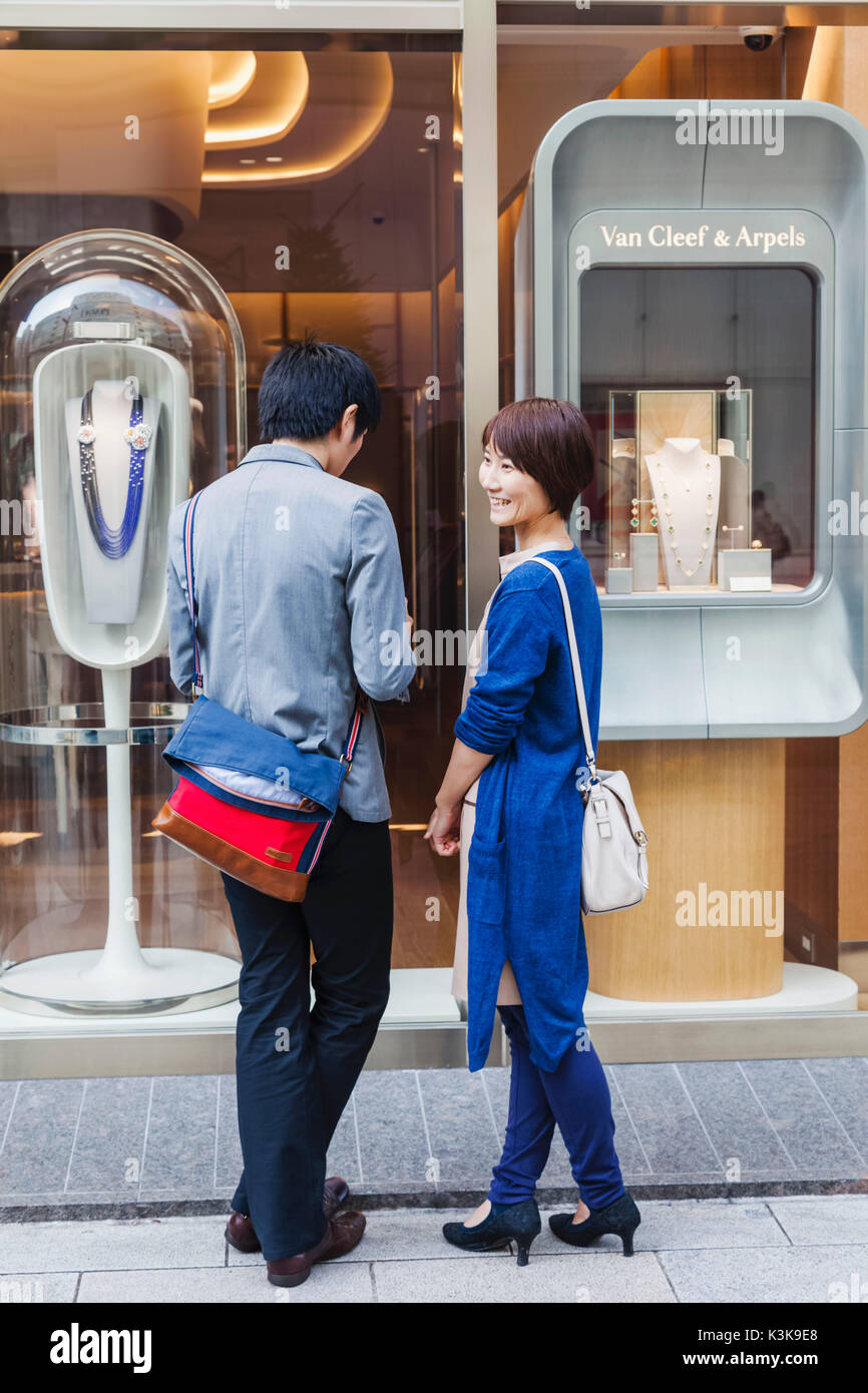 Japan, Hoshu, Tokyo, Ginza, Young Couple Window Shopping Outside Van Cleef & Arpels Stock Photo