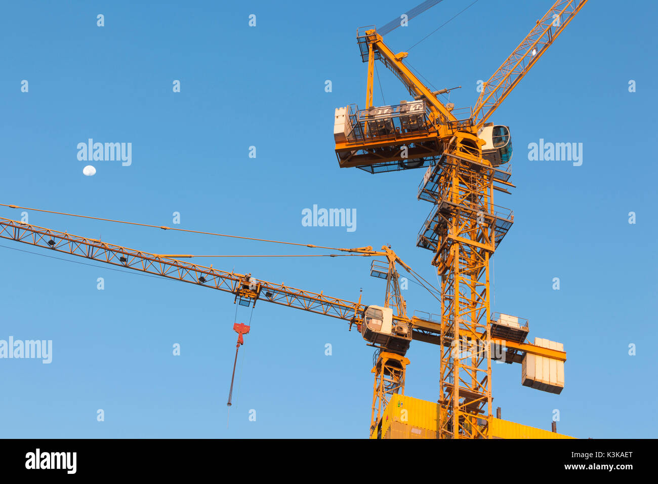 UAE, Dubai, Downtown Dubai, construction cranes Stock Photo - Alamy