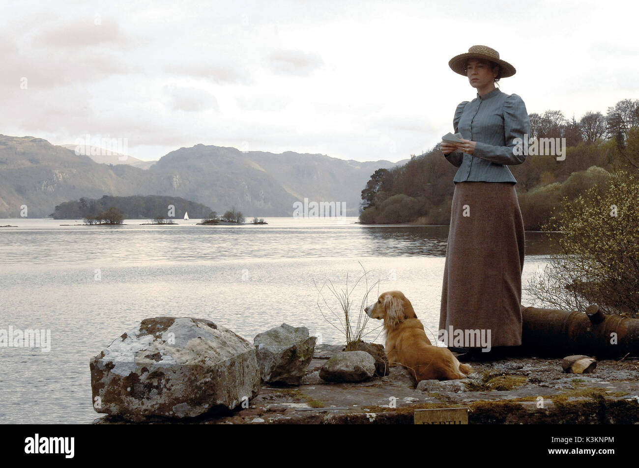 MISS POTTER RENEE ZELLWEGER as Beatrix Potter Beatrix by the Lakes       Date: 2006 Stock Photo