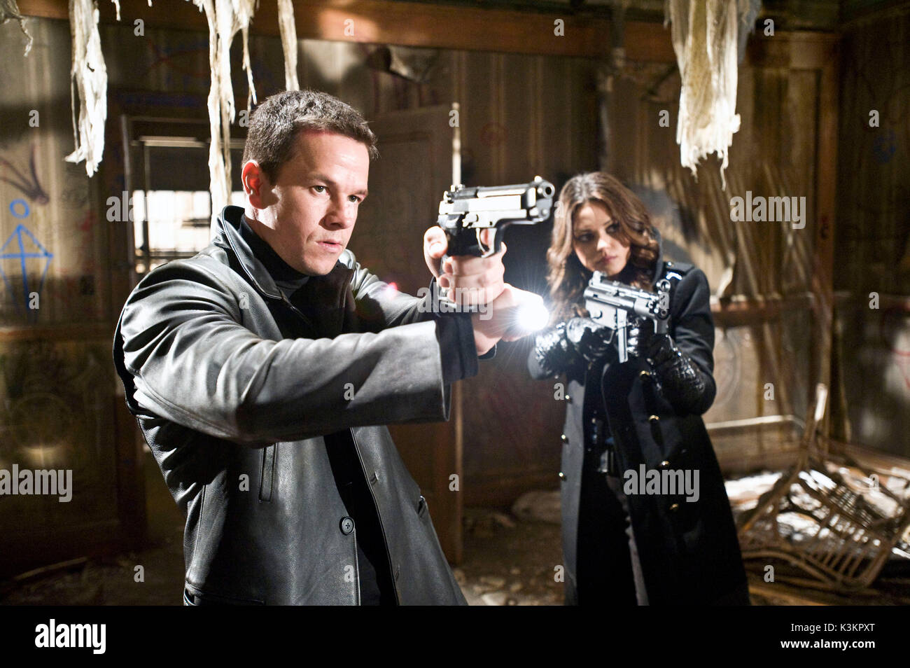 MAX PAYNE MARK WAHLBERG, MILA KUNIS Date: 2008 Stock Photo - Alamy