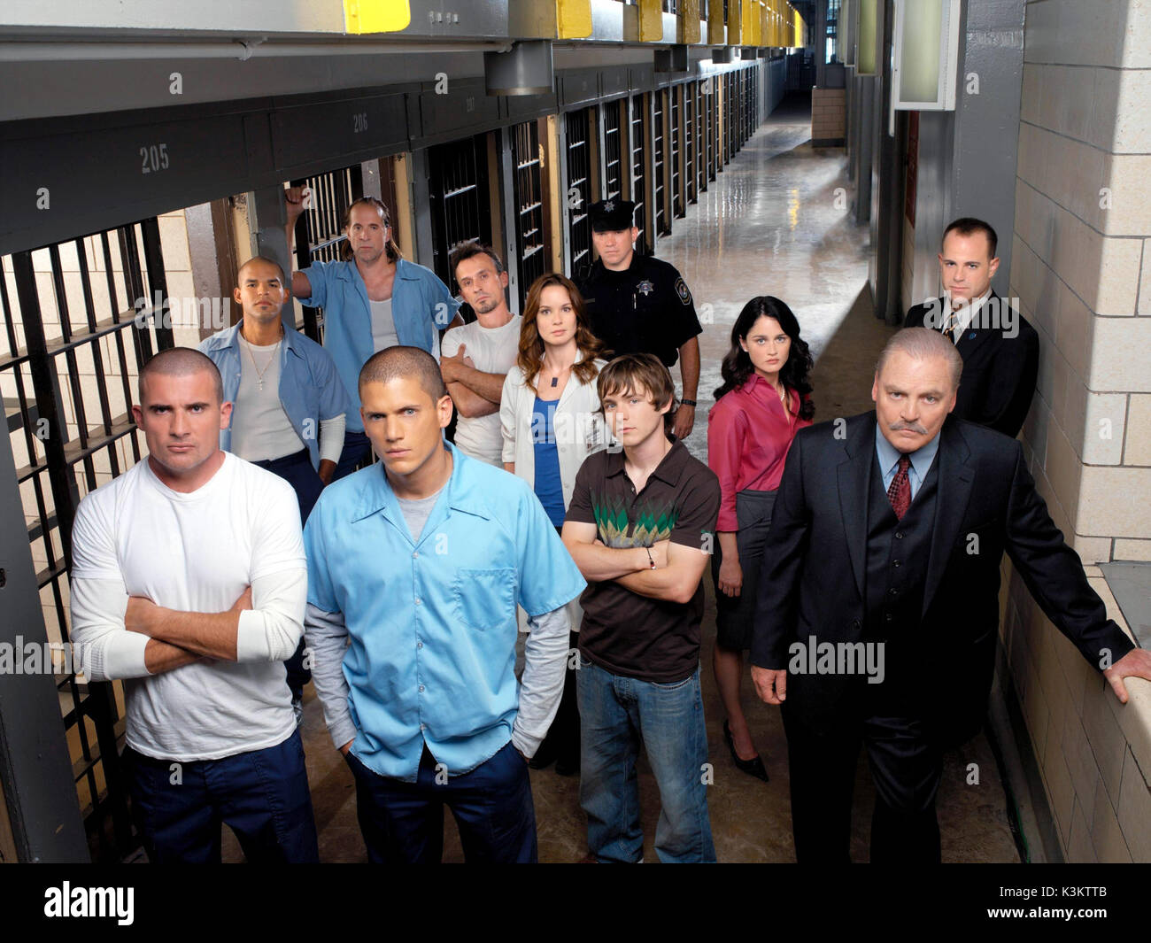 PRISON BREAK Front row, L-R: Dominic Purcell, Wentworth Miller, Marshall Allman, Robin Tunney, Stacy Keach. Back row, L-R: Amaury Nolasco, Peter Stormare, Robert Knepper, Sarah Wayne Callies, Wade Williams, Paul Adelstein.        Date: 2005 Stock Photo