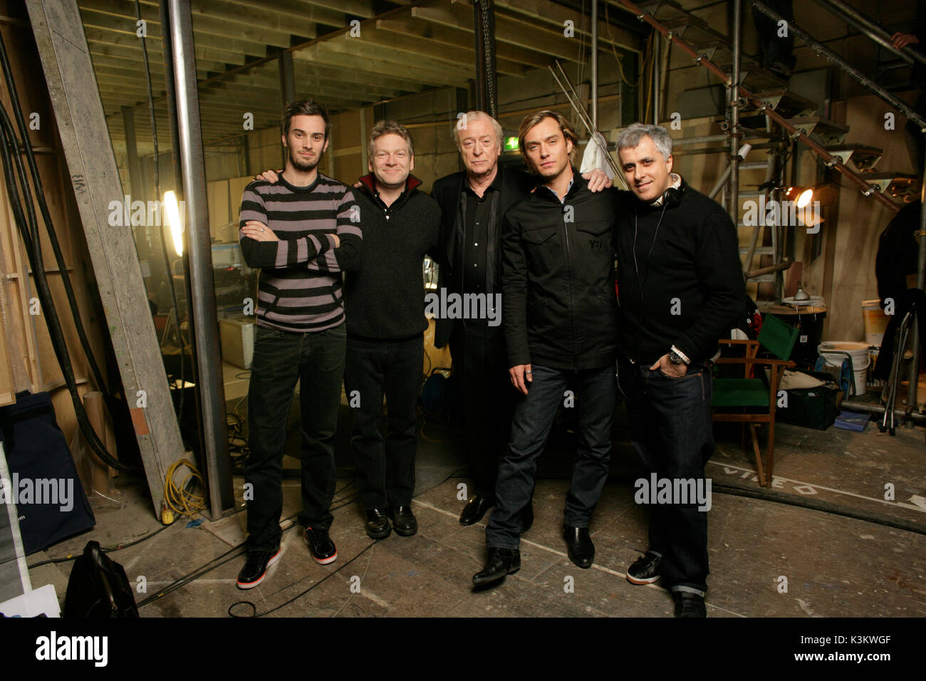 SLEUTH Co-Producer BEN JACKSON, Director KENNETH BRANAGH, MICHAEL CAINE, JUDE LAW, Producer SIMON HALFON       Date: 2007 Stock Photo