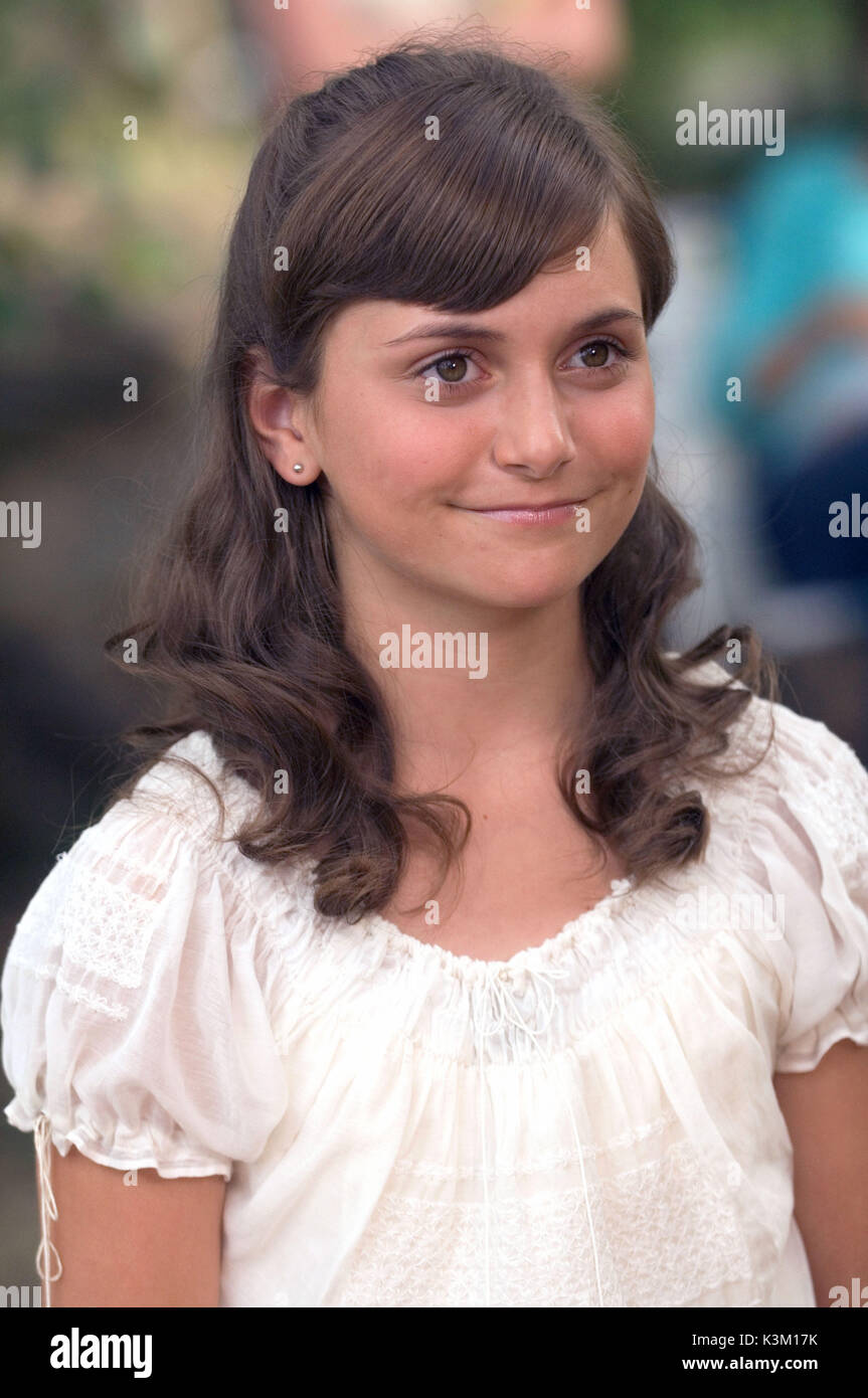 CHEAPER BY THE DOZEN 2 ALYSON STONER       Date: 2005 Stock Photo