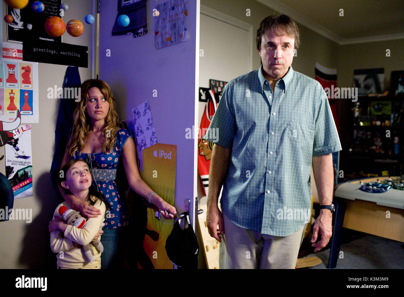 ALIENS IN THE ATTIC ASHLEY BOETTCHER, ASHLEY TISDALE, KEVIN NEALON ALIENS IN THE ATTIC     Date: 2009 Stock Photo