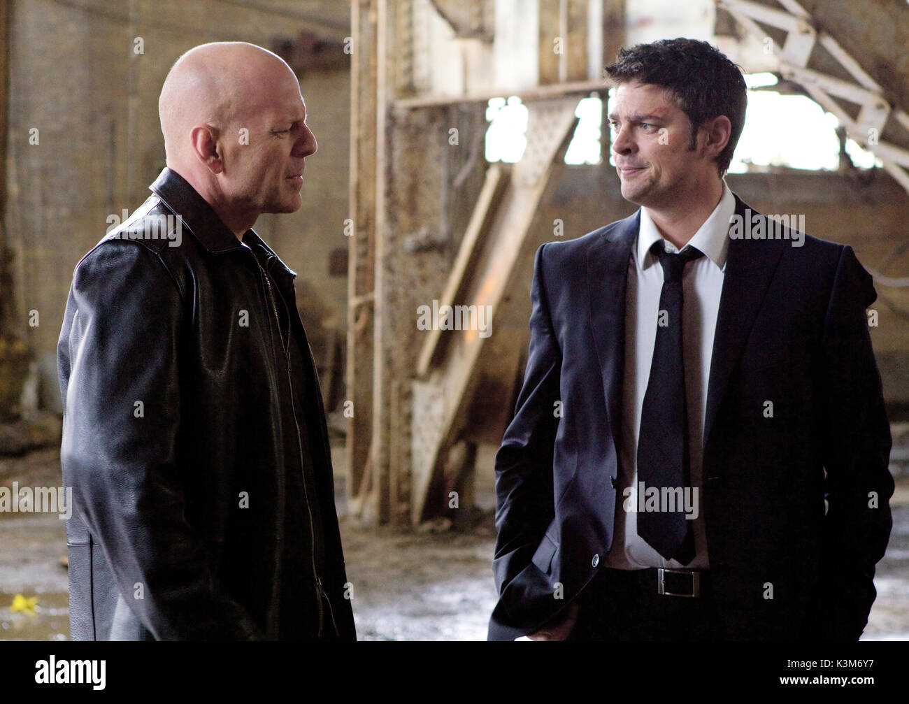 RED BRUCE WILLIS, KARL URBAN RED Date: 2010 Stock Photo - Alamy