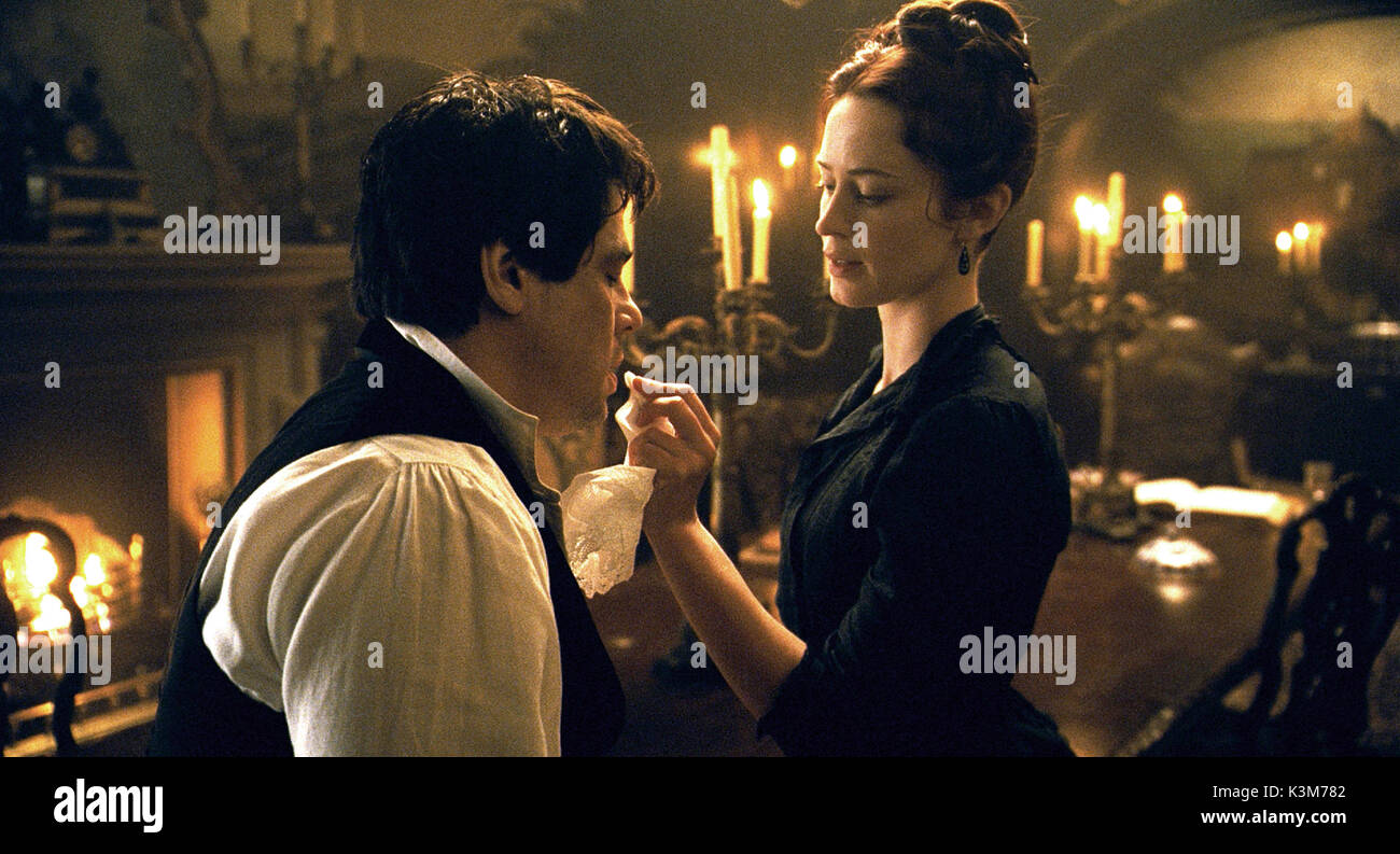 THE WOLFMAN BENICIO DEL TORO, EMILY BLUNT THE WOLFMAN     Date: 2010 Stock Photo