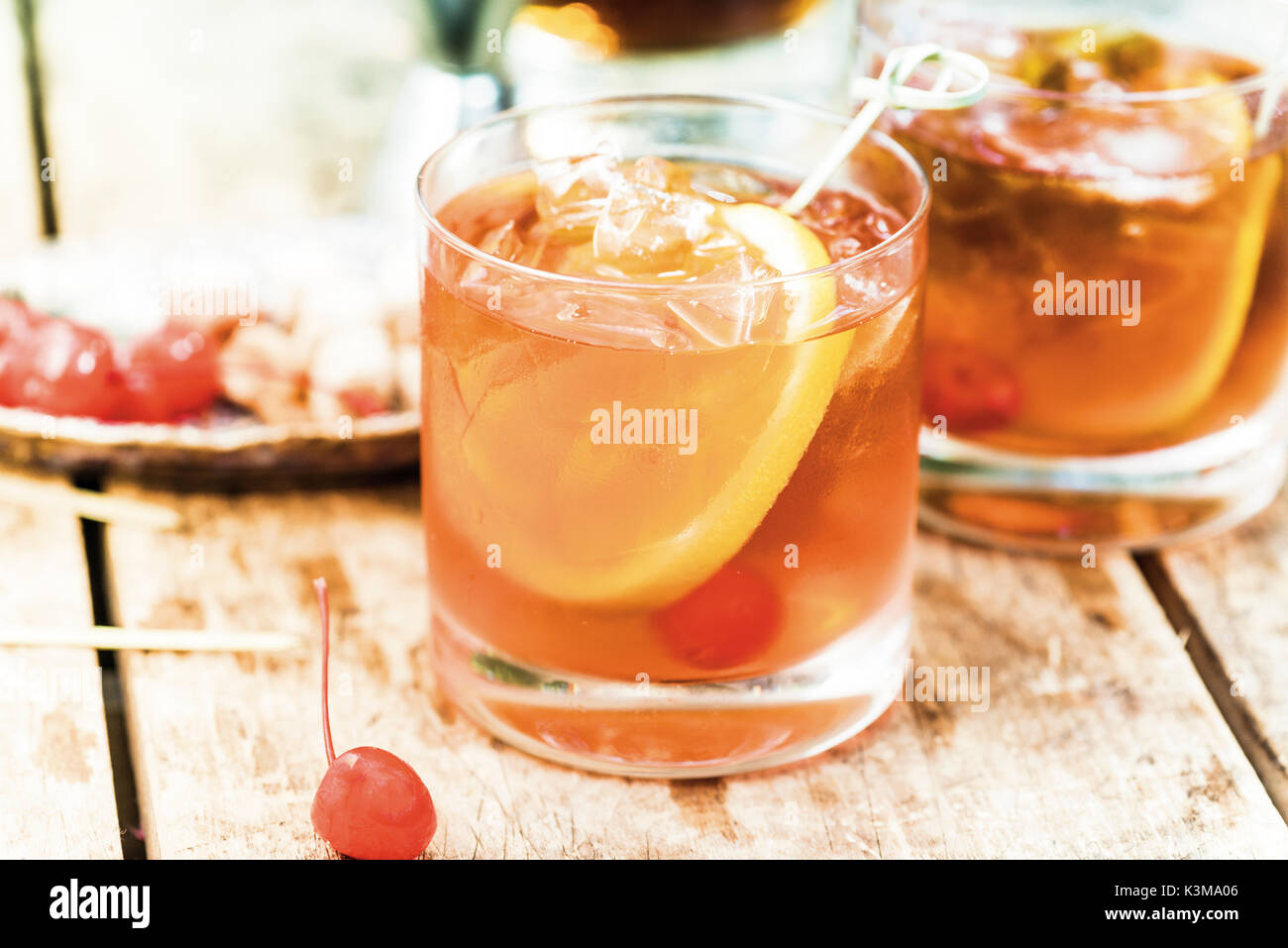 Old fashioned cocktail bar hi-res stock photography and images - Alamy