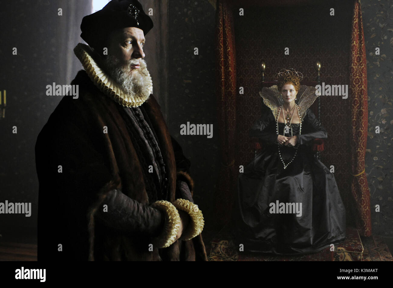 ANONYMOUS [BR / GER / US 2011] [L-R] DAVID THEWLIS as William Cecil, JOELY RICHARDSON as Queen Elizabeth I     Date: 2011 Stock Photo