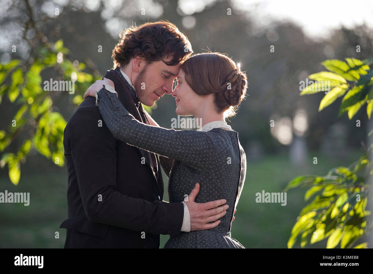 JANE EYRE [BR / US 2011] [L-R] MIA WASIKOWSKA as Jane Eyre, MICHAEL FASSBENDER as Mr Rochester     Date: 2011 Stock Photo