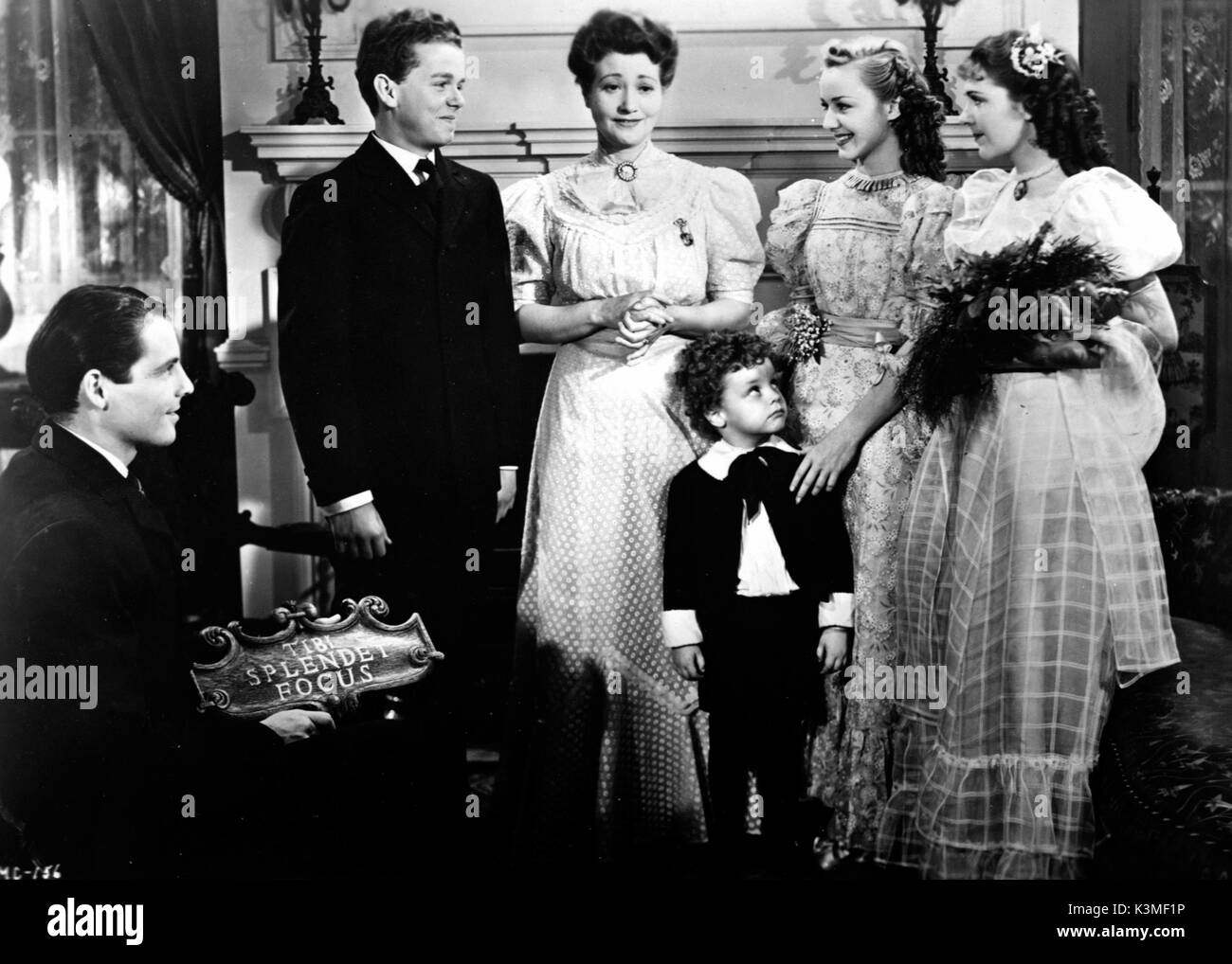 MOTHER CAREY'S CHICKENS [US 1938] [L-R] JAMES ELLISON, JACKIE MORAN, FAY BAINTER, ANNE SHIRLEY, RUBY KEELER, DONNIE DUNAGAN [child actor]     Date: 1938 Stock Photo