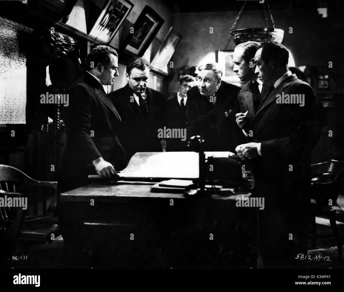 AL CAPONE [US 1959] NEHEMIAH PERSOFF, ROD STEIGER as Al Capone     Date: 1959 Stock Photo