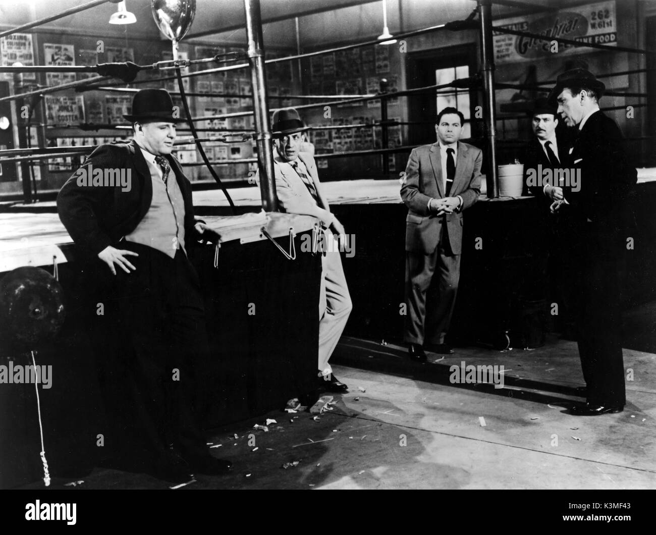 THE HARDER THEY FALL [US 1956] [L-R] ROD STEIGER, HERBIE FAYE, NEHEMIAH PERSOFF, HUMPHREY BOGART     Date: 1956 Stock Photo