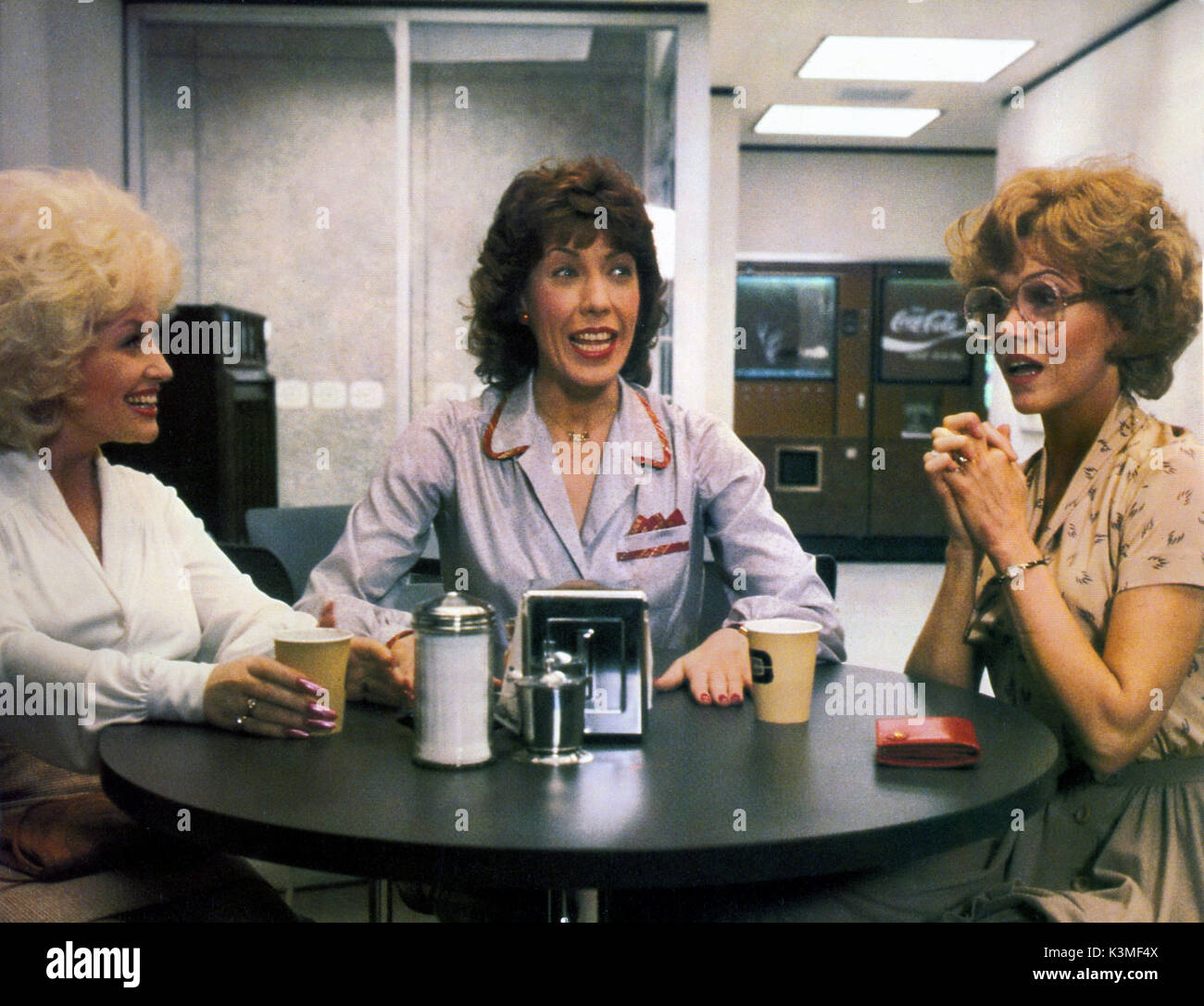 NINE TO FIVE [US 1980] aka 9 TO 5  [L-R] DOLLY PARTON, LILY TOMLIN, JANE FONDA     Date: 1980 Stock Photo