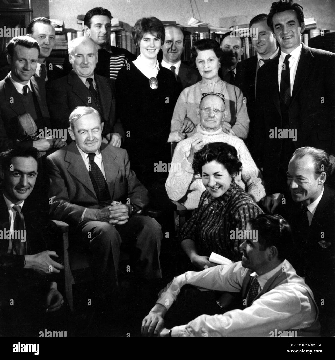 CRADLE OF GENIUS [BR TV 1961] [top L-R][unidentified], [unidentified], Director PAUL ROTHA, Sean O'Casey's daughter, [unidentified], Sean O'Casey's wife, Producer TOM HAYES, [unidentified], [unidentified] [bottom L-R] Camera Operator RALPH LARABEATTY ?, Actor BARRY FITZGERALD, Playwright SEAN O'CASEY, Continuity Girl RENEE GLYNNE, unidentified Assistant Director [below] unidentified grip     Date: 1961 Stock Photo