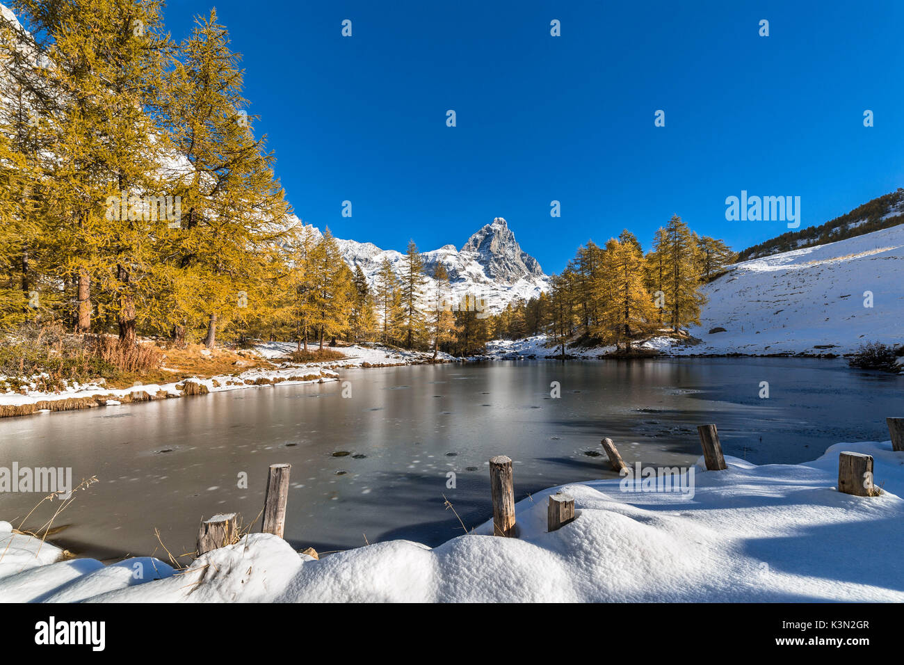 The Lake Bleu frozen in autumn (Cervinia, Valtournenche, Aosta province, Aosta Valley, Italy, Europe) Stock Photo