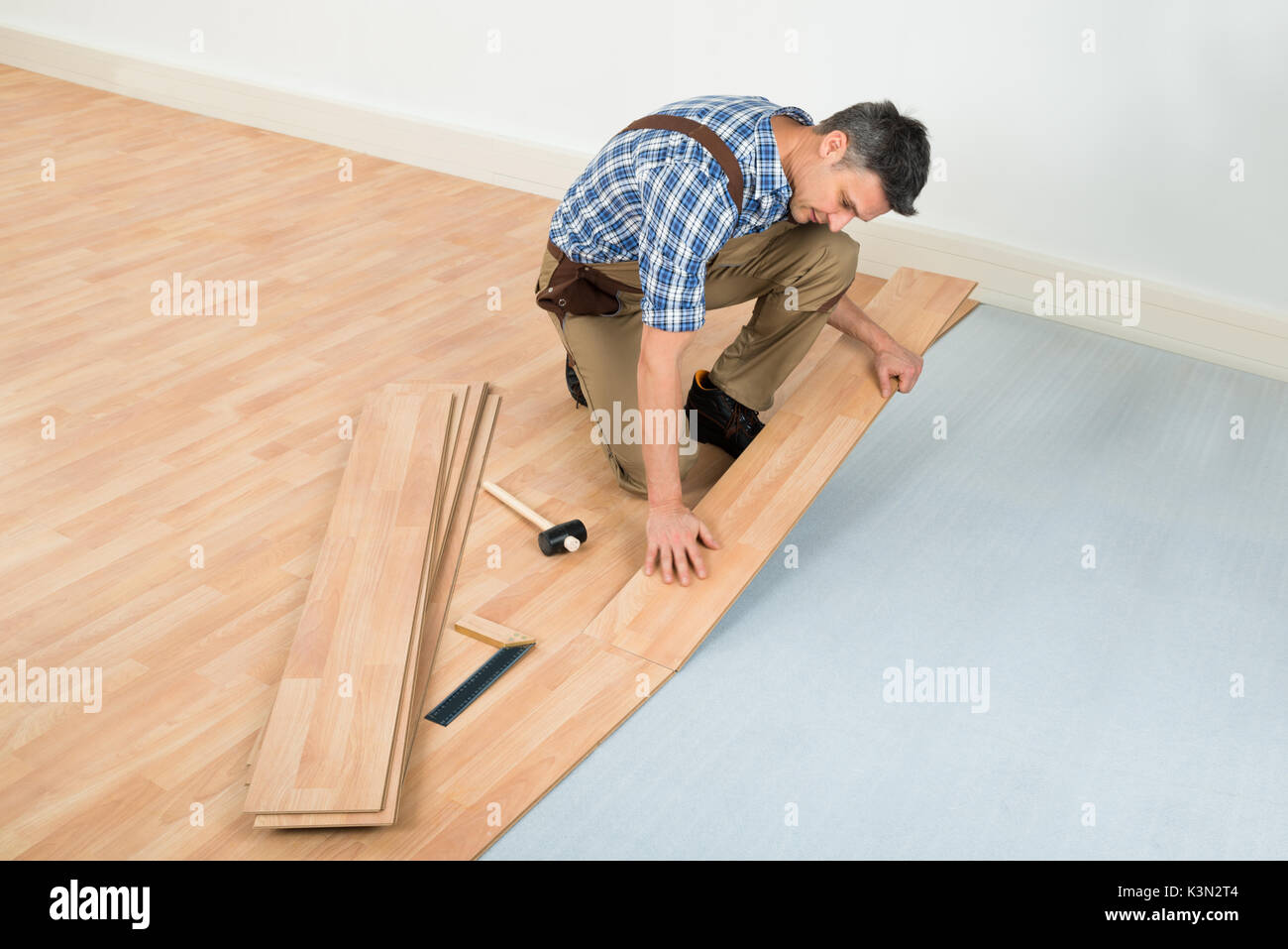 Installing new hardwood floor panels hi-res stock photography and ...