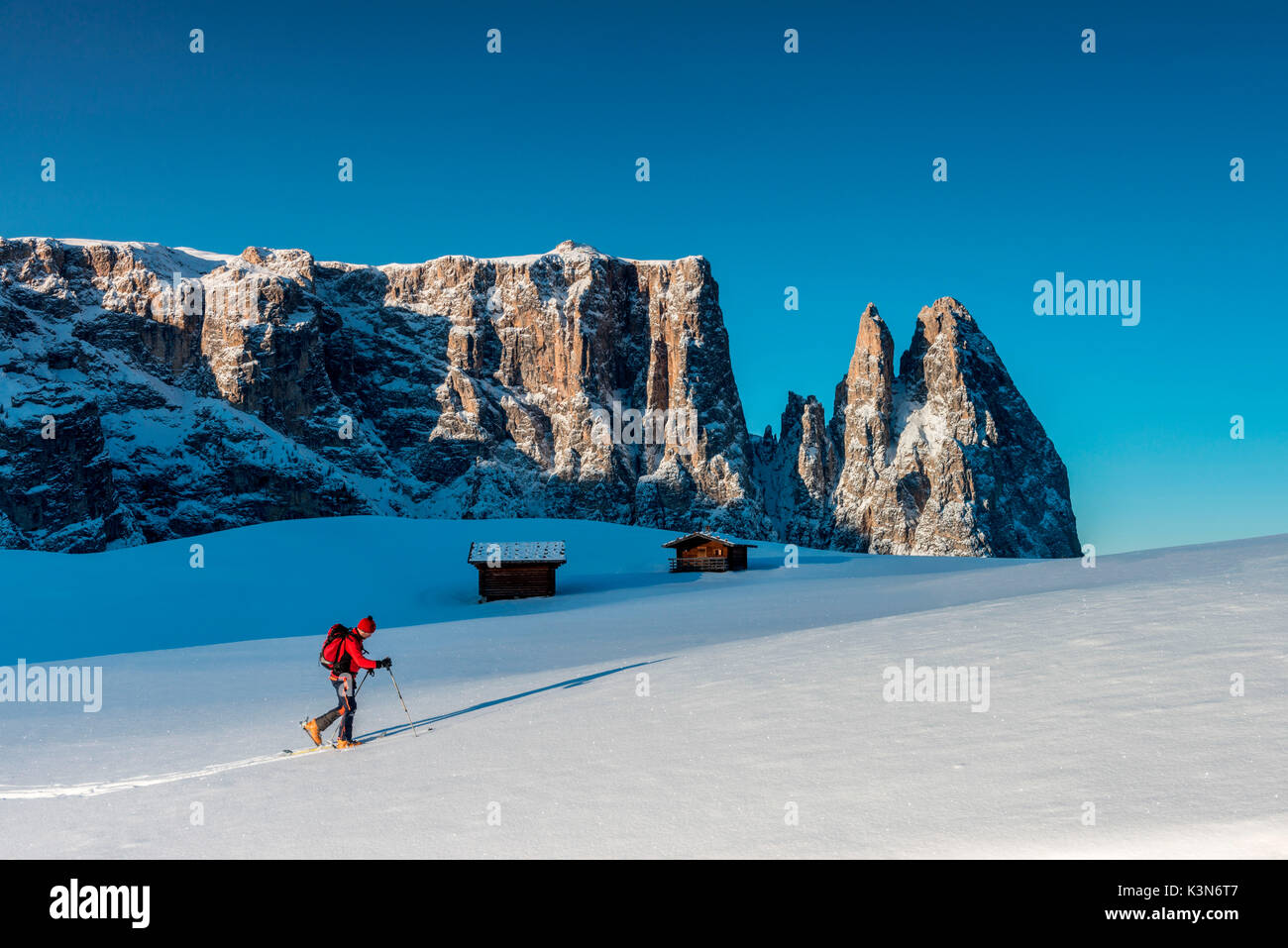 Alpe di Siusi/Seiser Alm, Dolomites, South Tyrol, Italy. Cross country skiing in the morning on the Alpe di Siusi/Seiser Alm. In the background the Schlern/Sciliar Stock Photo