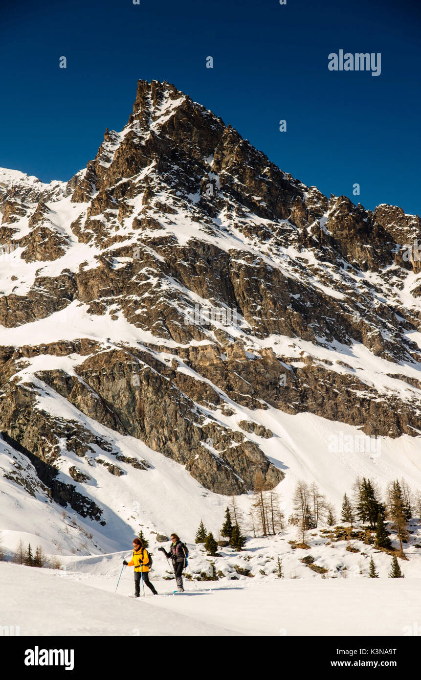 Snowshoeing under the Bioula peak (Valsavarenche, Gran Paradiso ...