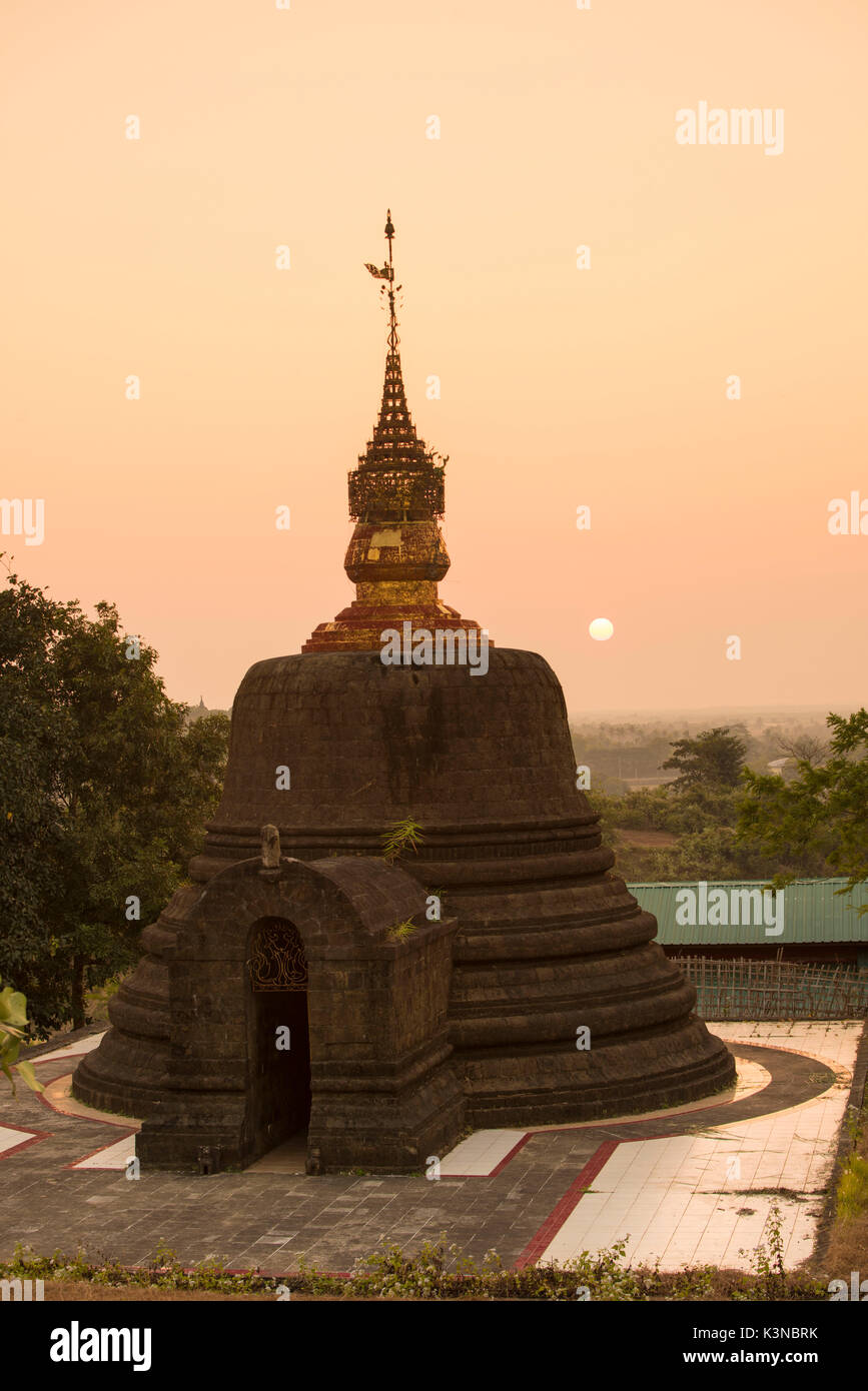 Mrauk-U, Rakhine state, Myanmar. Stupa with setting su in the background. Stock Photo