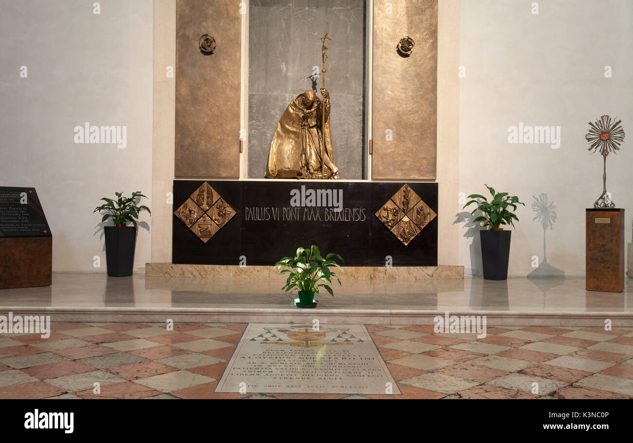 Brescia, Lombardy, Italy. A statue of Paul VI pope into the cathedral Stock Photo