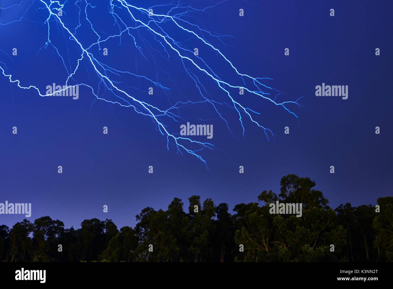 Lightning strikes building hi-res stock photography and images - Alamy