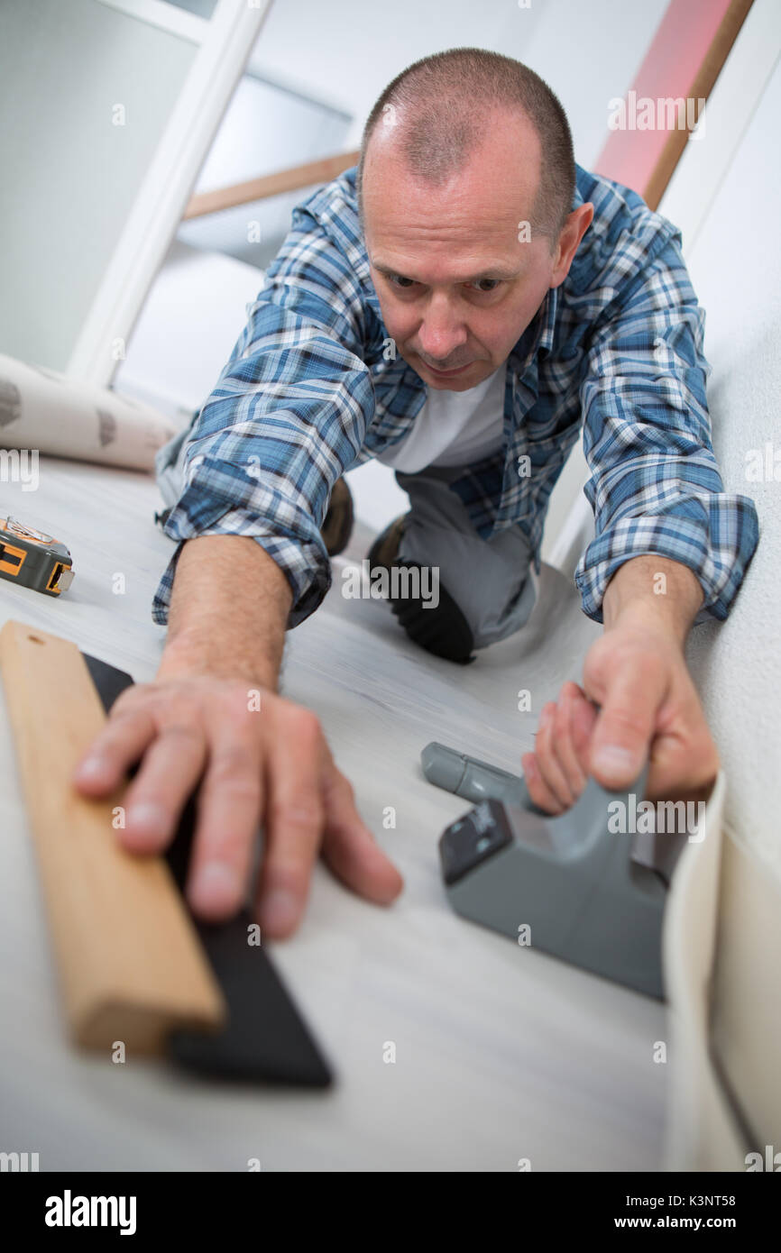 Tradesman Laying Down Linoleum Flooring Stock Photo 157217236 Alamy