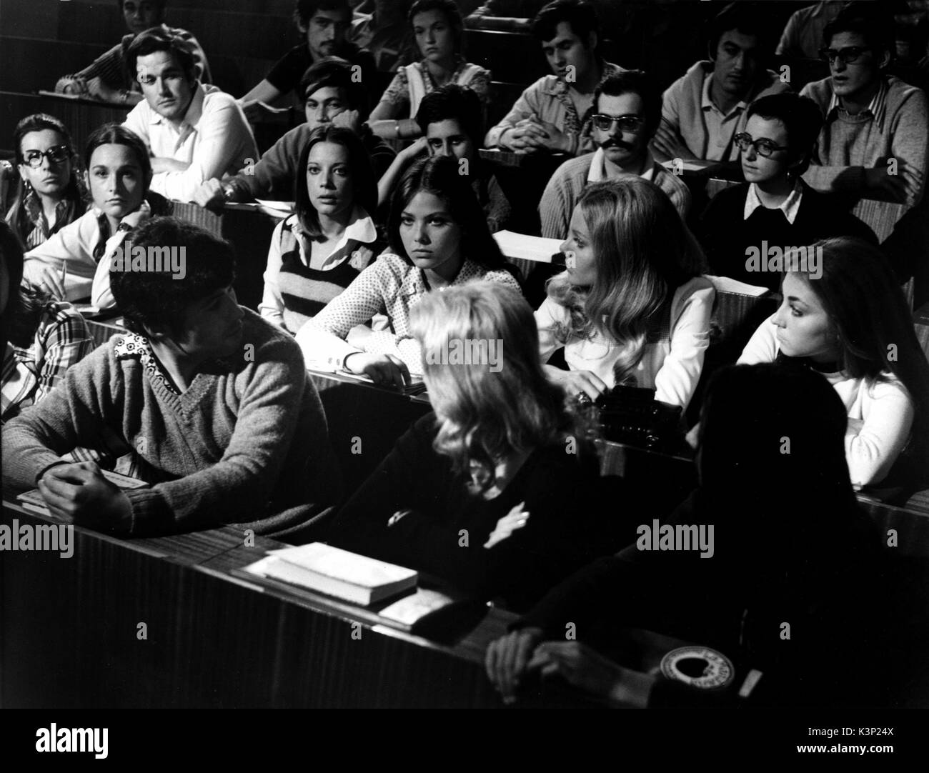Experiencia Prematrimonial Sp 1972 Ornella Muti Seated Centre