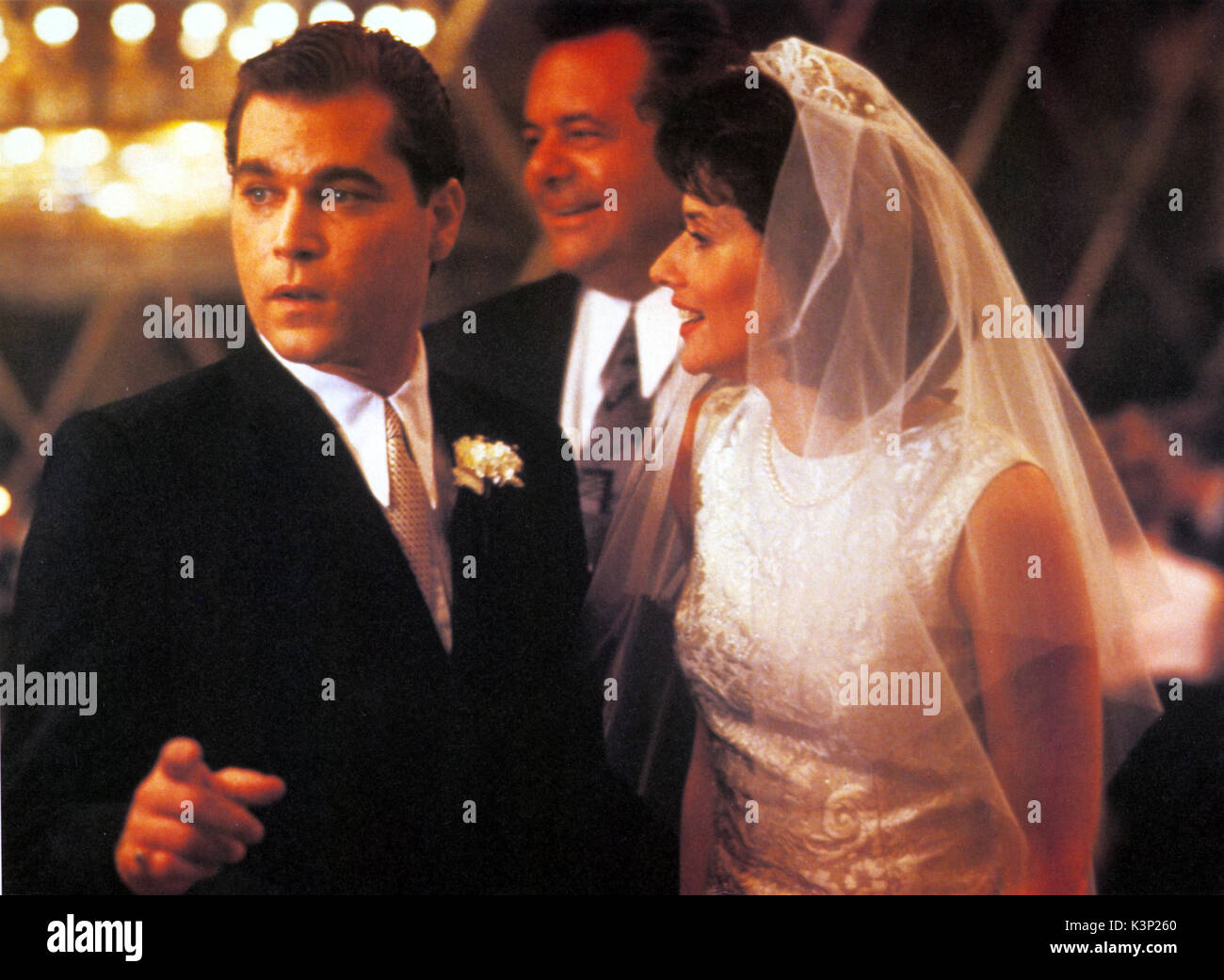 GOODFELLAS [US 1993] RAY LIOTTA as Henry Hill, LORRAINE BRACCO     Date: 1993 Stock Photo