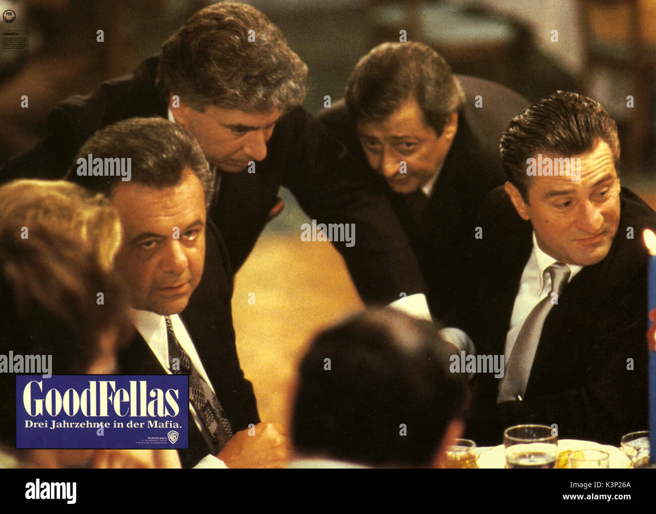 GOODFELLAS [US 1993] PAUL SORVINO [left], ROBERT DE NIRO [right]     Date: 1993 Stock Photo