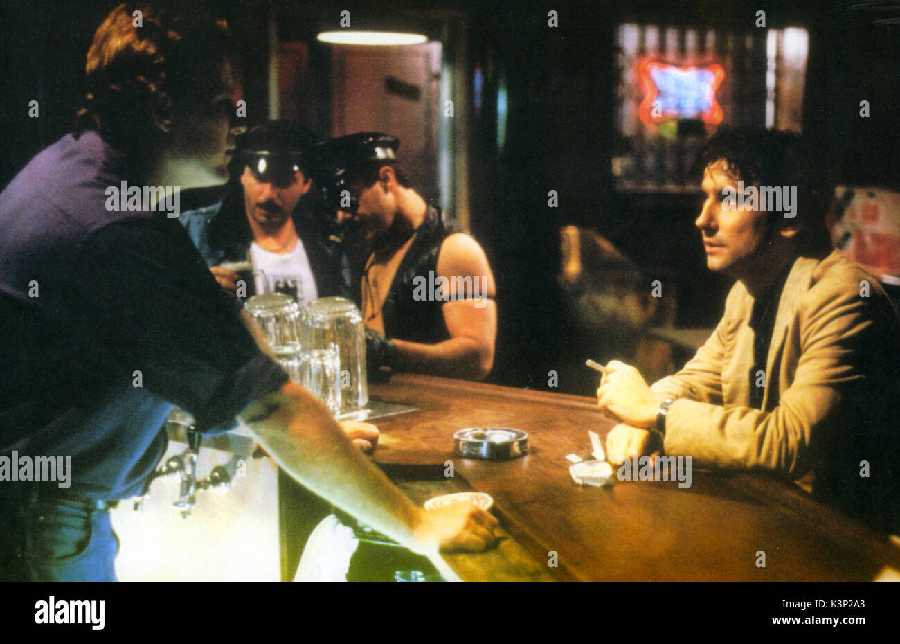 AFTER HOURS [US 1985] JOHN HEARD [left], GRIFFIN DUNNE     Date: 1985 Stock Photo