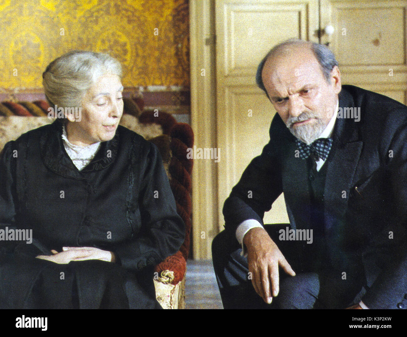 KAOS [IT / FR 1984] 'CONVERSING WITH MOTHER' REGINA BIANCHI, OMERO ANTONUTTI     Date: 1984 Stock Photo