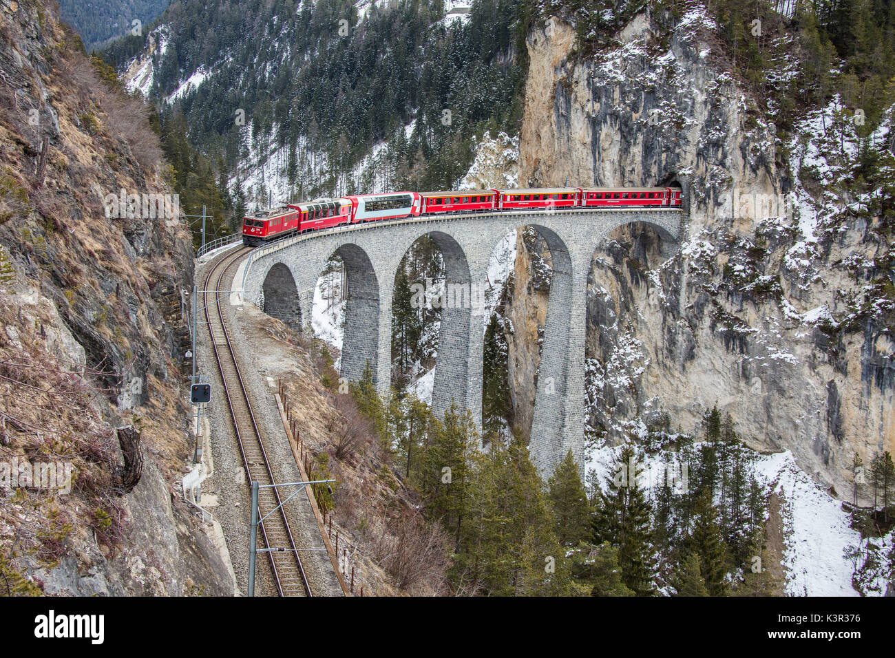 Filisur Pass Bernina express and landwasser viadukt hi-res stock photography and ...