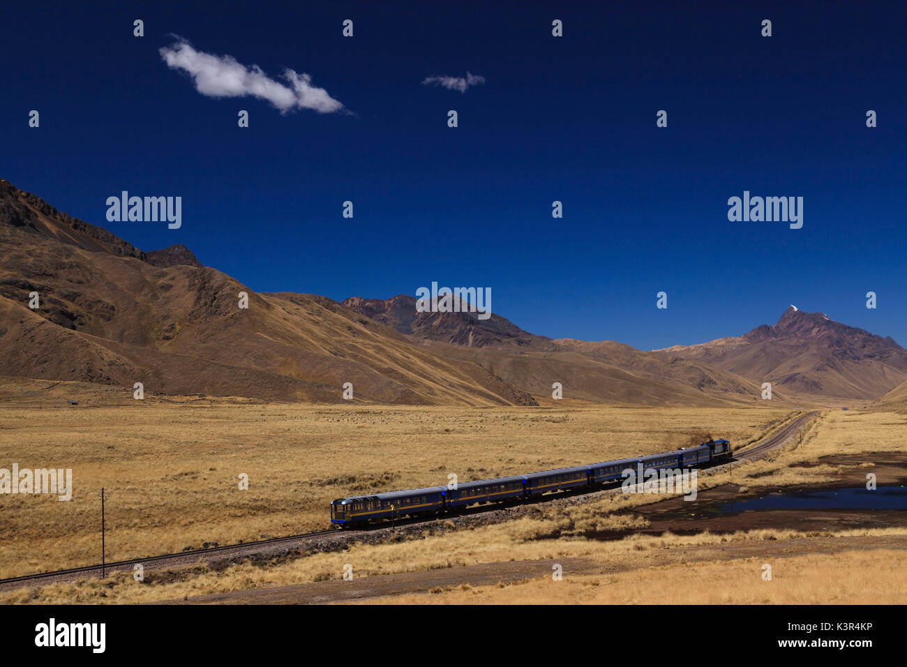 Train traversing the Andean range, Cuzco region, Peru Stock Photo