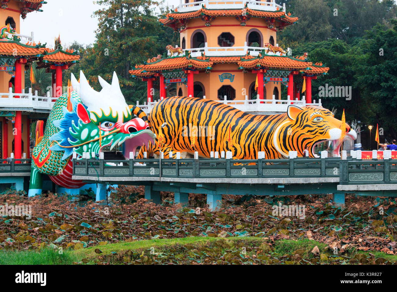 Dragon And Tiger Pagodas at Lotus Pond, Kaohsiung, Taiwan Stock Photo