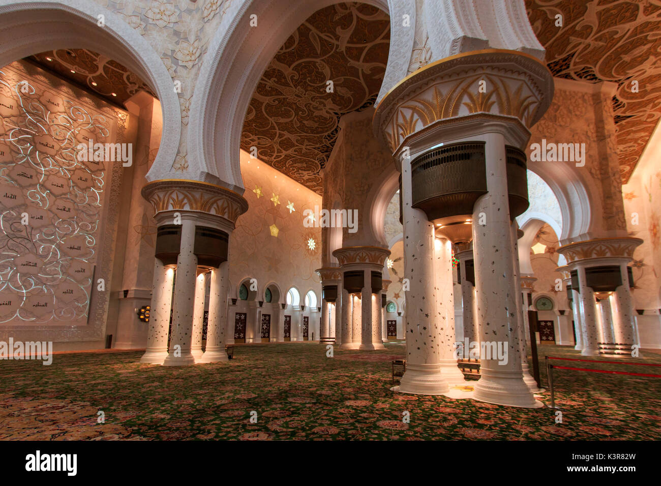 Abu Dhabi, United Arab Emirates. Interior of the Sheikh Zayed Grand Mosque in Abu Dhabi Stock Photo