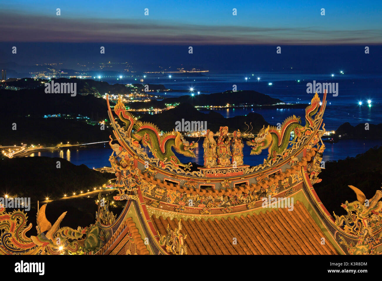 Taiwanese temple at dusk neat Taipei, Taiwan Stock Photo