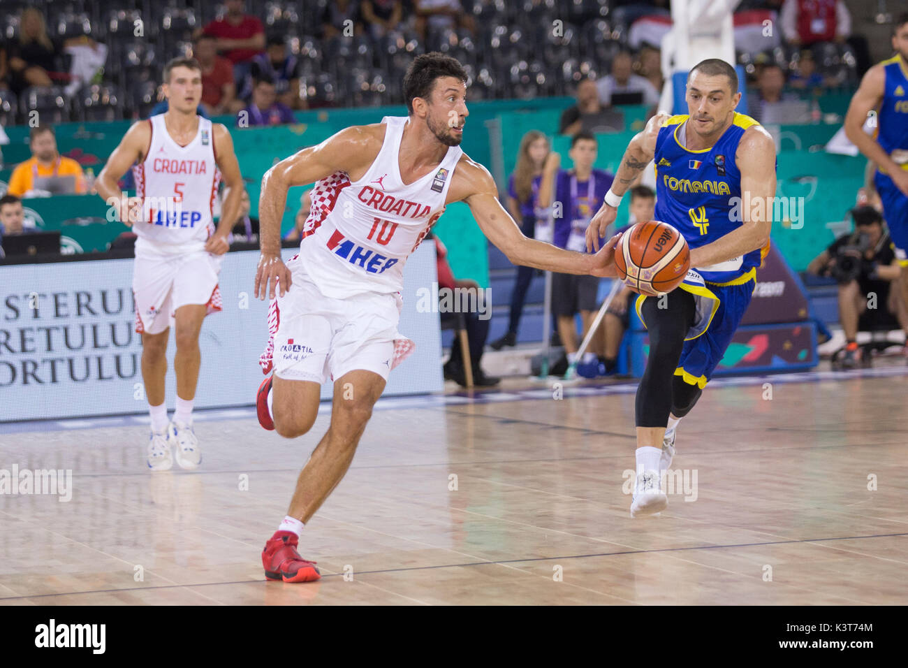 Roko Leni Ukic   #10 (CRO) supporters during the FIBA Europbasket 2017 - Group C, game between (game) at Polivalent Hall, Cluj Napoca, Romania, september 1st, 2017. Foto:Manases Sandor Stock Photo
