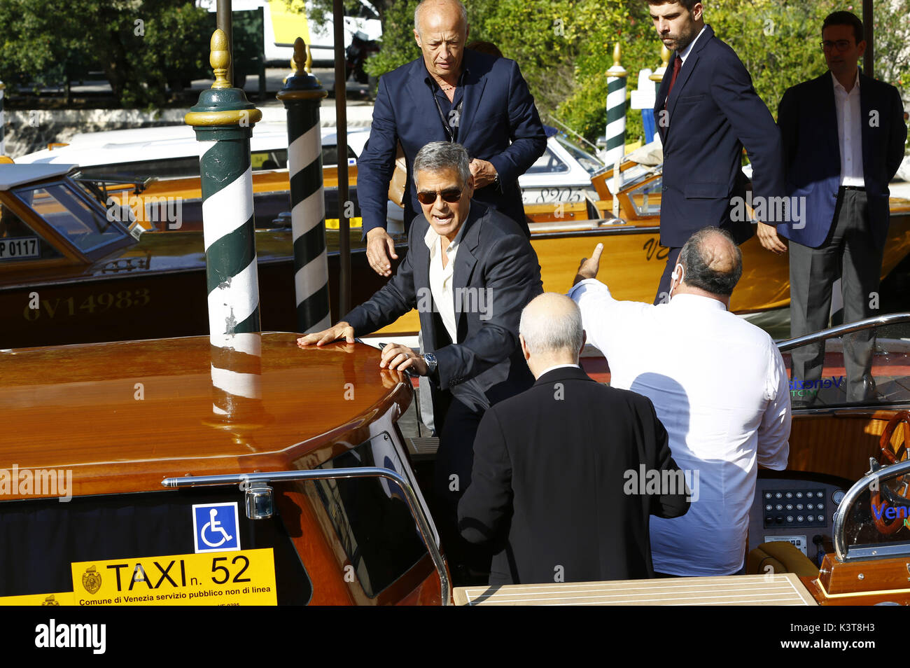 Venice, Italy. 01st Sep, 2017. George Clooney is seen leaving the Hotel Excelsior after giving interviews during the 74th Venice Film Festival on September 01, 2017 in Venice, Italy | usage worldwide Credit: dpa/Alamy Live News Stock Photo