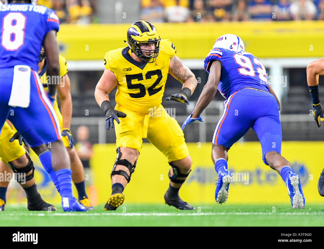 September 02, 2017: Michigan Wolverines offensive lineman Mason Cole #52 during the Advocare Classic NCAA Football game between the University of Michigan Wolverines and the University of Florida Gators at AT&T Stadium in Arlington, TX Michigan defeated Florida 33-17 Albert Pena/CSM Stock Photo